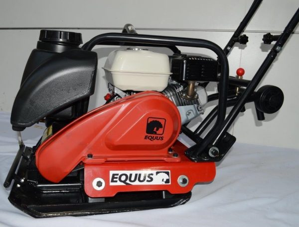 Plancha Vibradora Equus C80t Motor Honda Y Tanque De Agua - Imagen 3