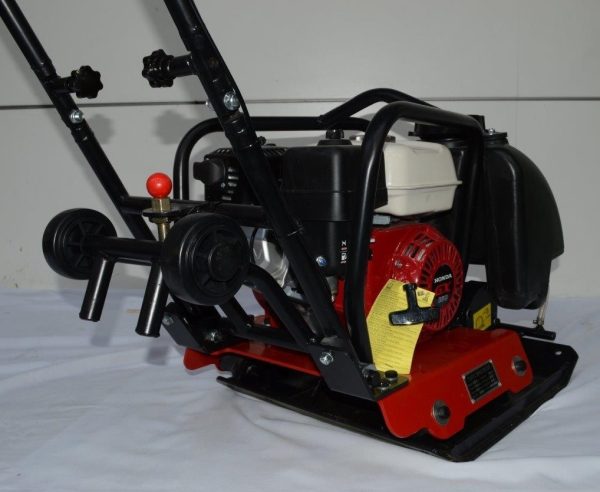 Plancha Vibradora Equus C80t Motor Honda Y Tanque De Agua - Imagen 5