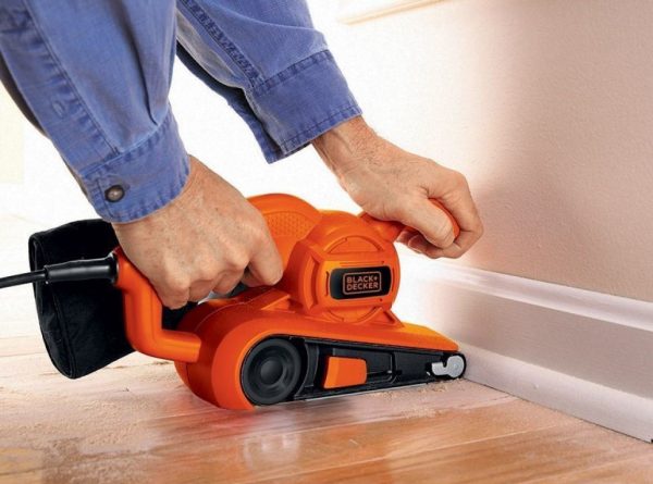 Lijadora De Banda Black Decker Br318 680w Con Bolsa Kirkor - Imagen 4